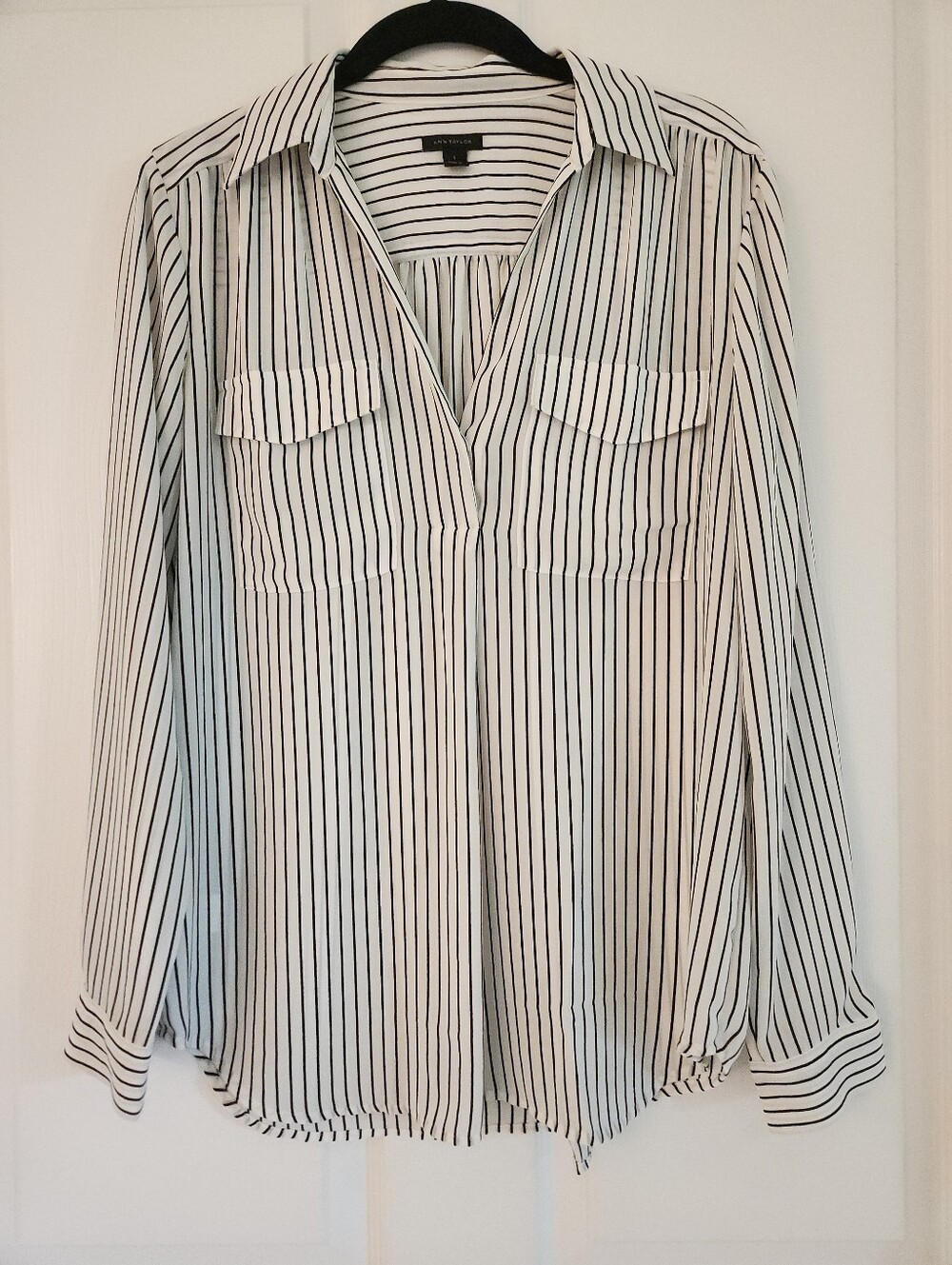 Ann Taylor Blouse White With Black Pinstripe Hidden Button Womens Size Small